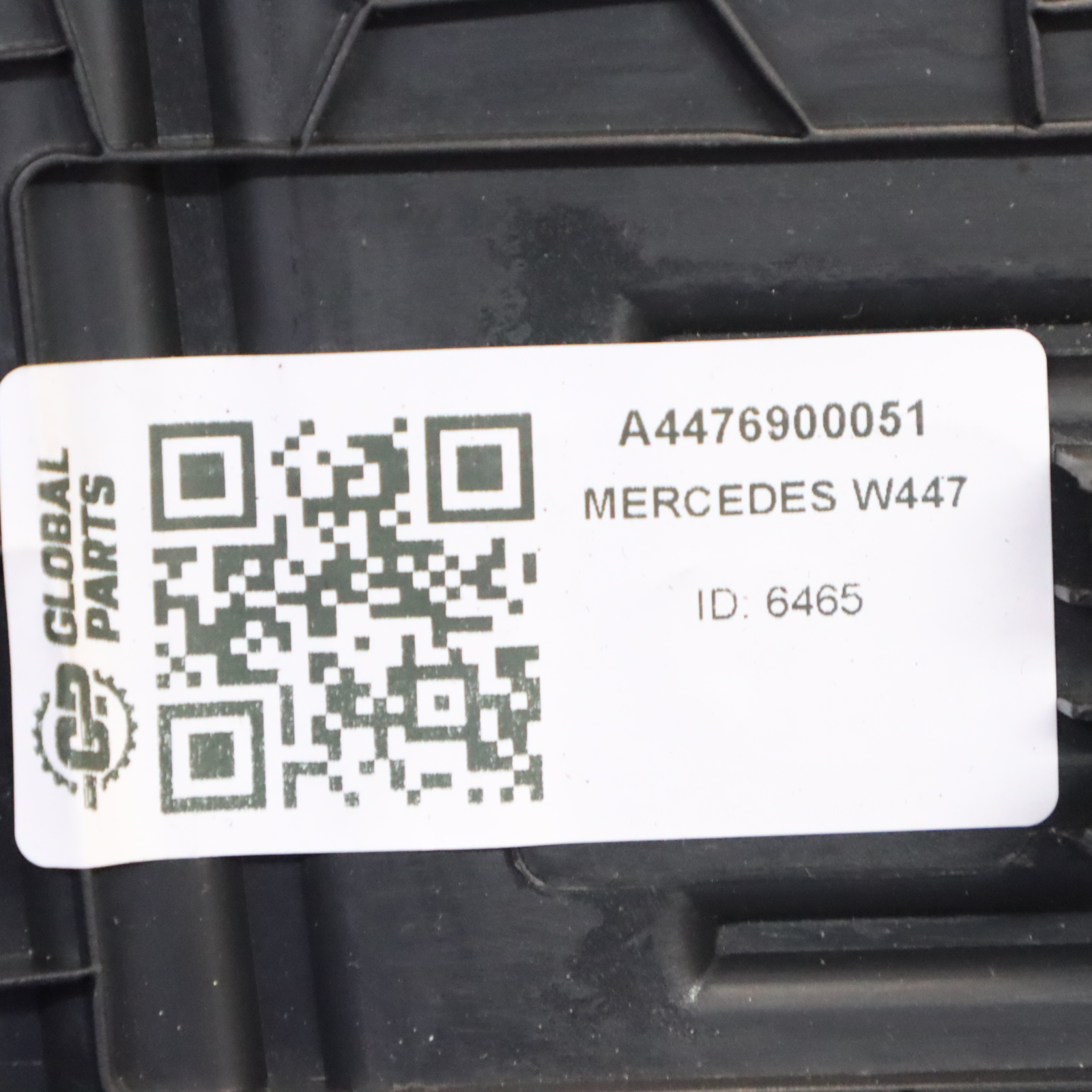 Mercedes W447 Couvercle seuil hayon inférieur de plancher arrière A4476900051