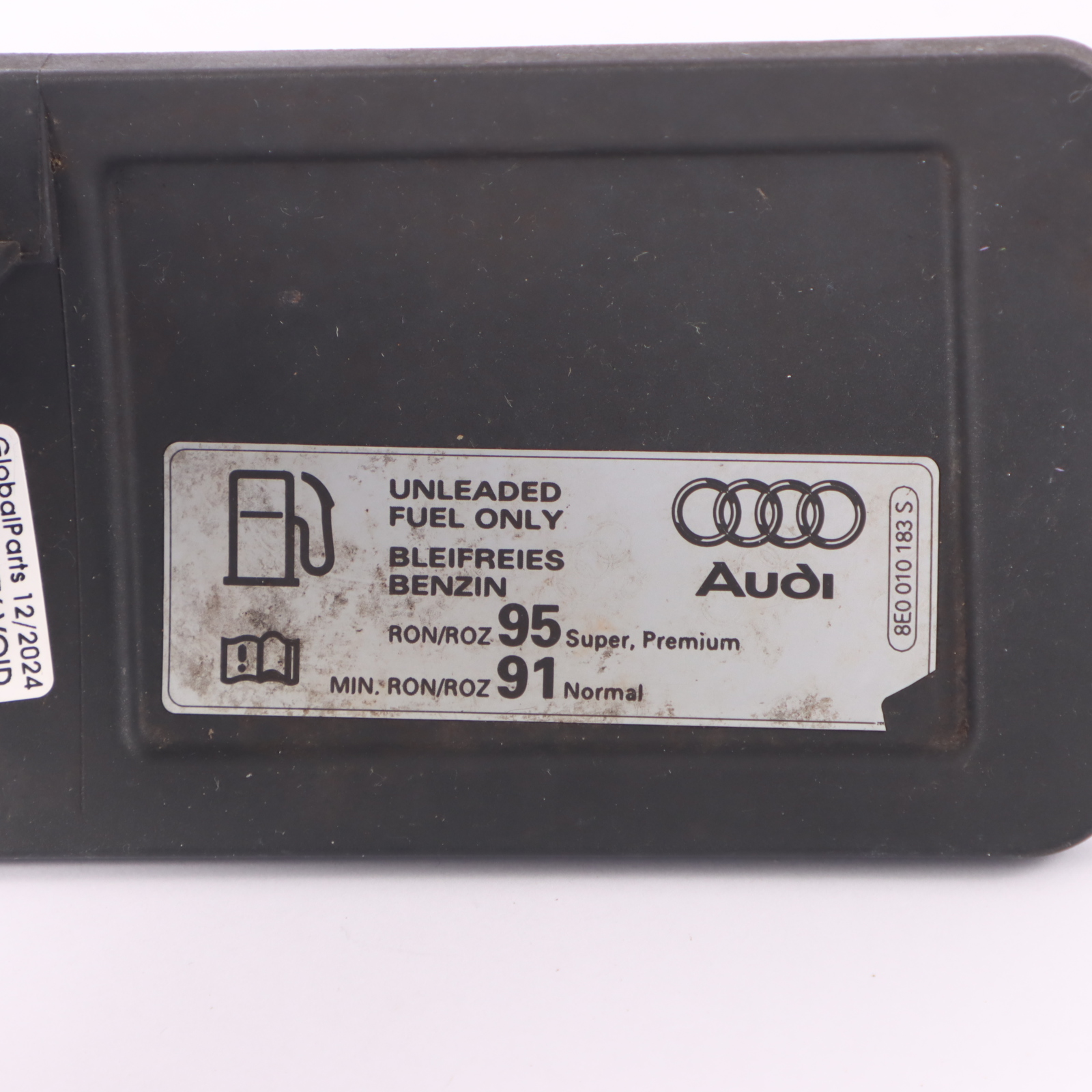 Audi A4 B8 Pot de Remplissage de Carburant Insérer boîtier entourer 8K0809999A