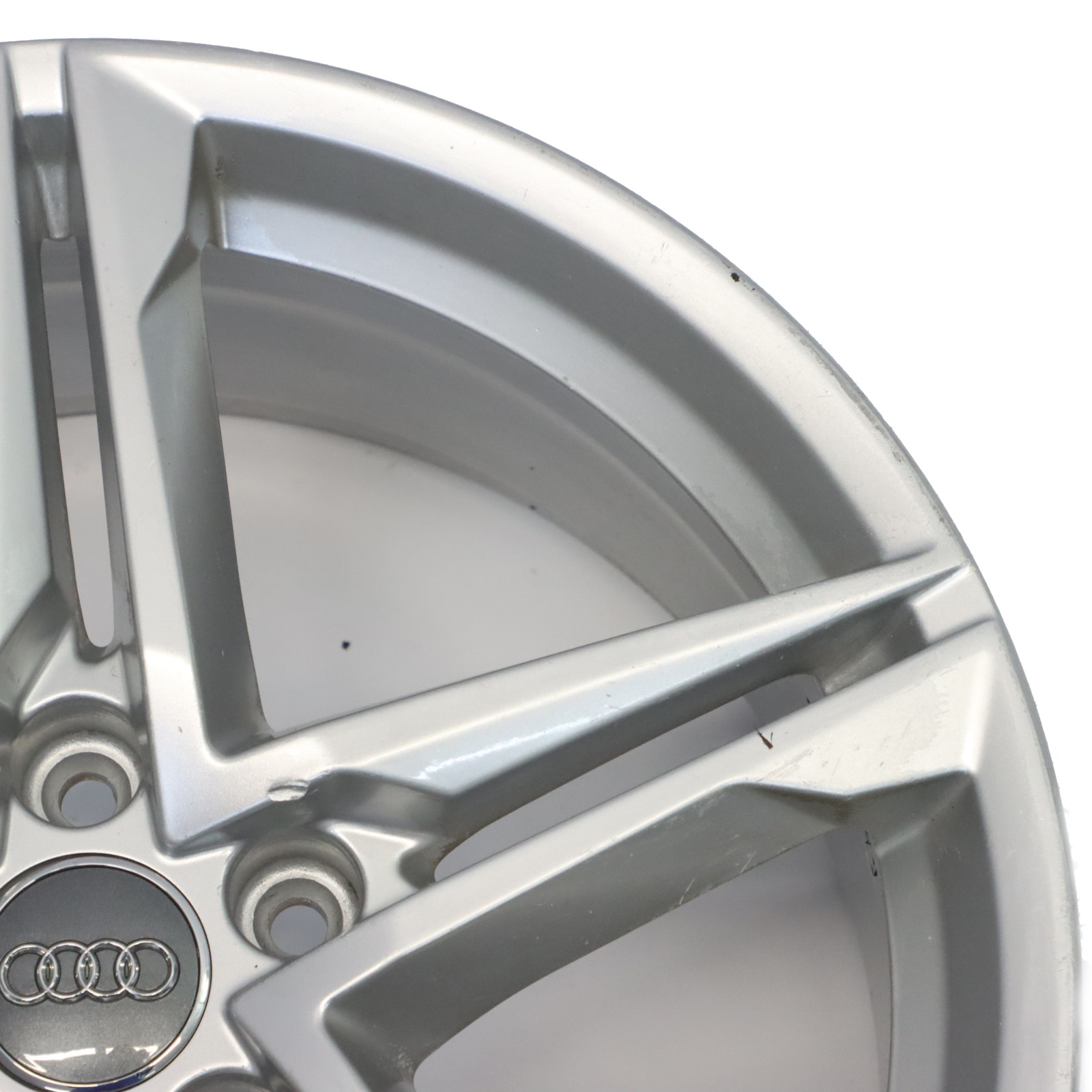 Audi A4 B9 Silver Wheel Alloy Rim 18" 8J ET:40 Double Star Spoke 8W0601025R