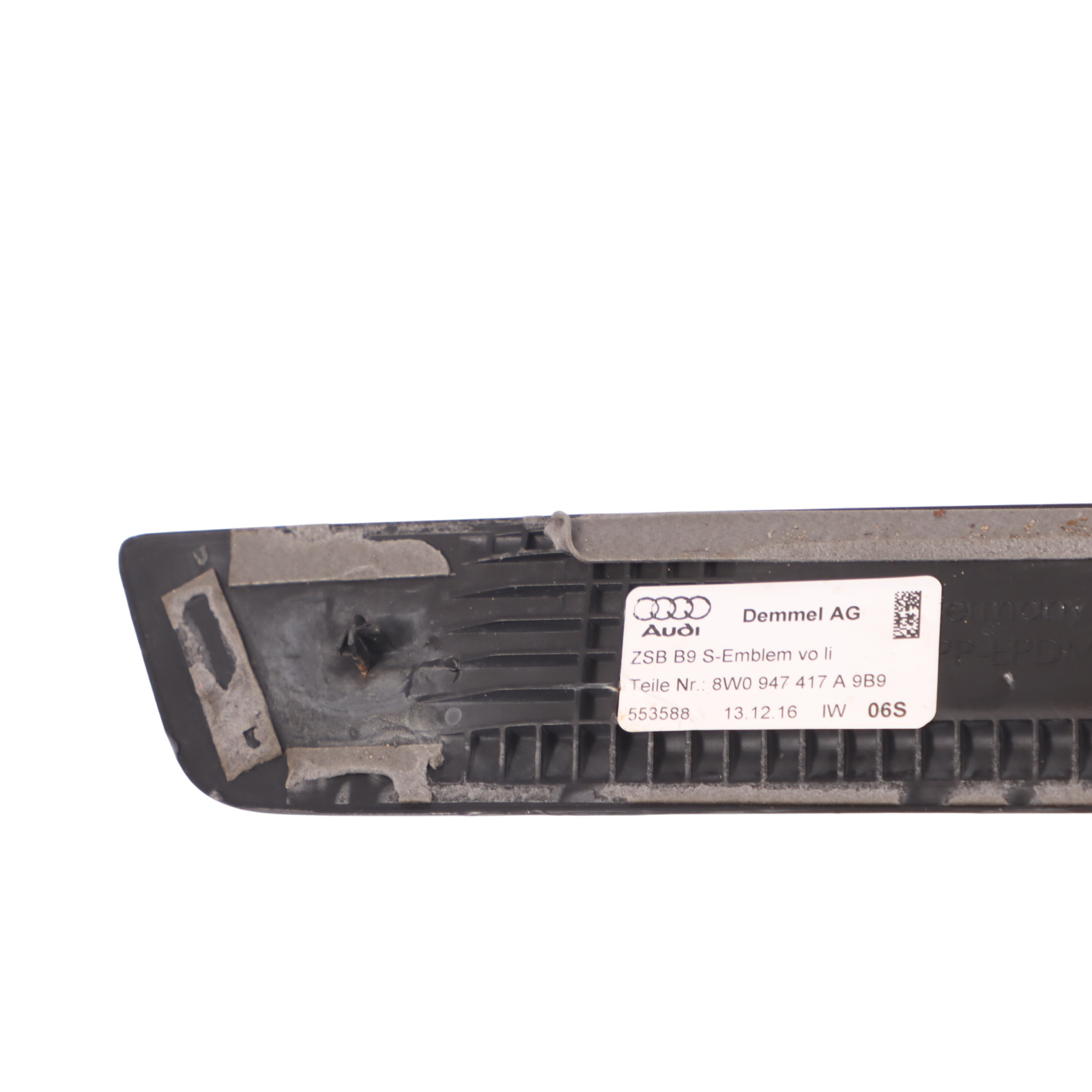 Audi A4 B9 Plaque de seuil avant gauche 8W0947417A