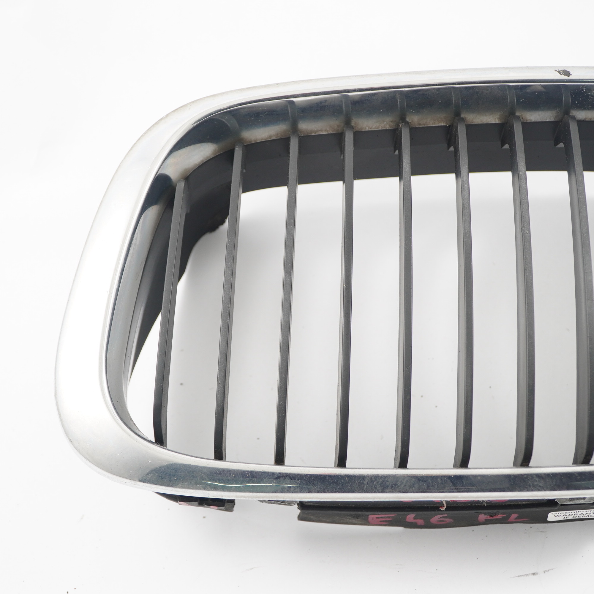 BMW E46 Pare-chocs avant Grille centrale gauche chromée 8208489