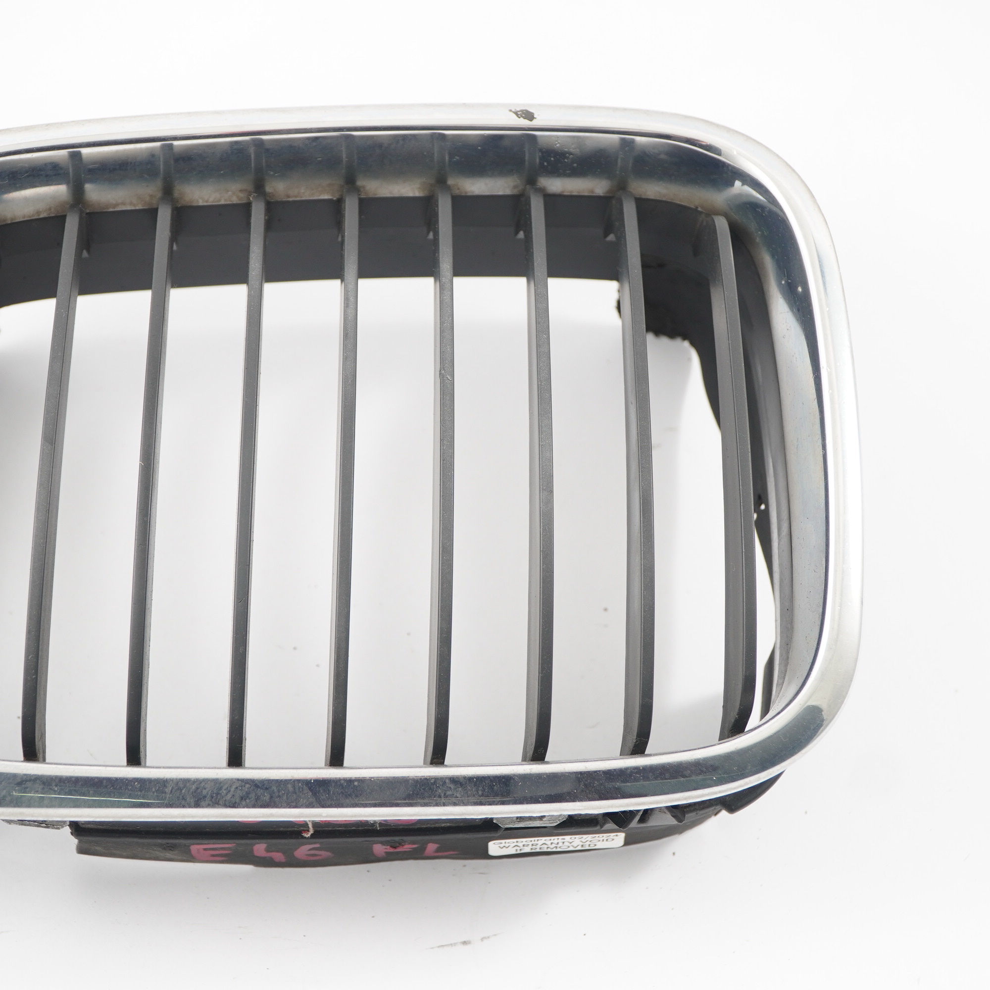 BMW E46 Pare-chocs avant Grille centrale gauche chromée 8208489