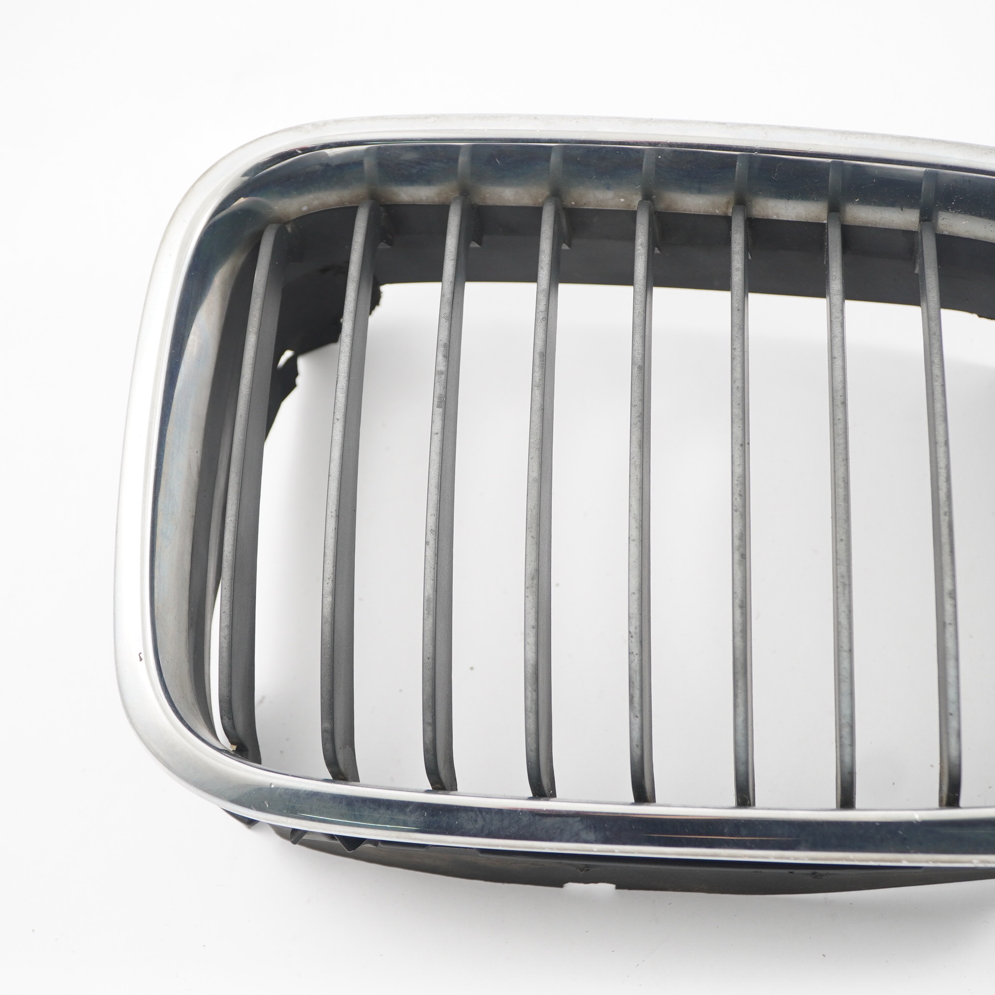 BMW 3 Series E46 Pare-chocs avant Grille centrale droite chromé 8208490