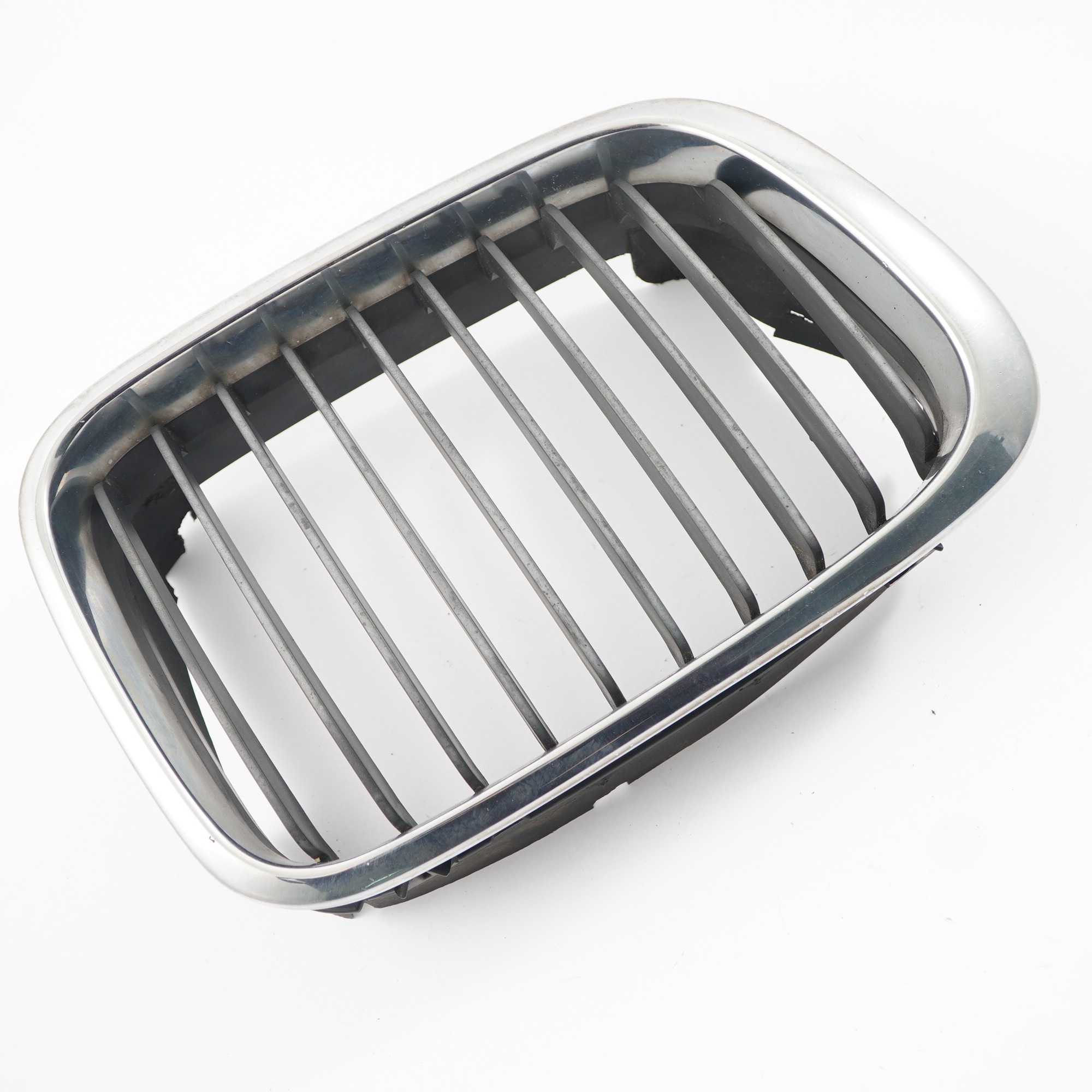 BMW 3 Series E46 Pare-chocs avant Grille centrale droite chromé 8208490