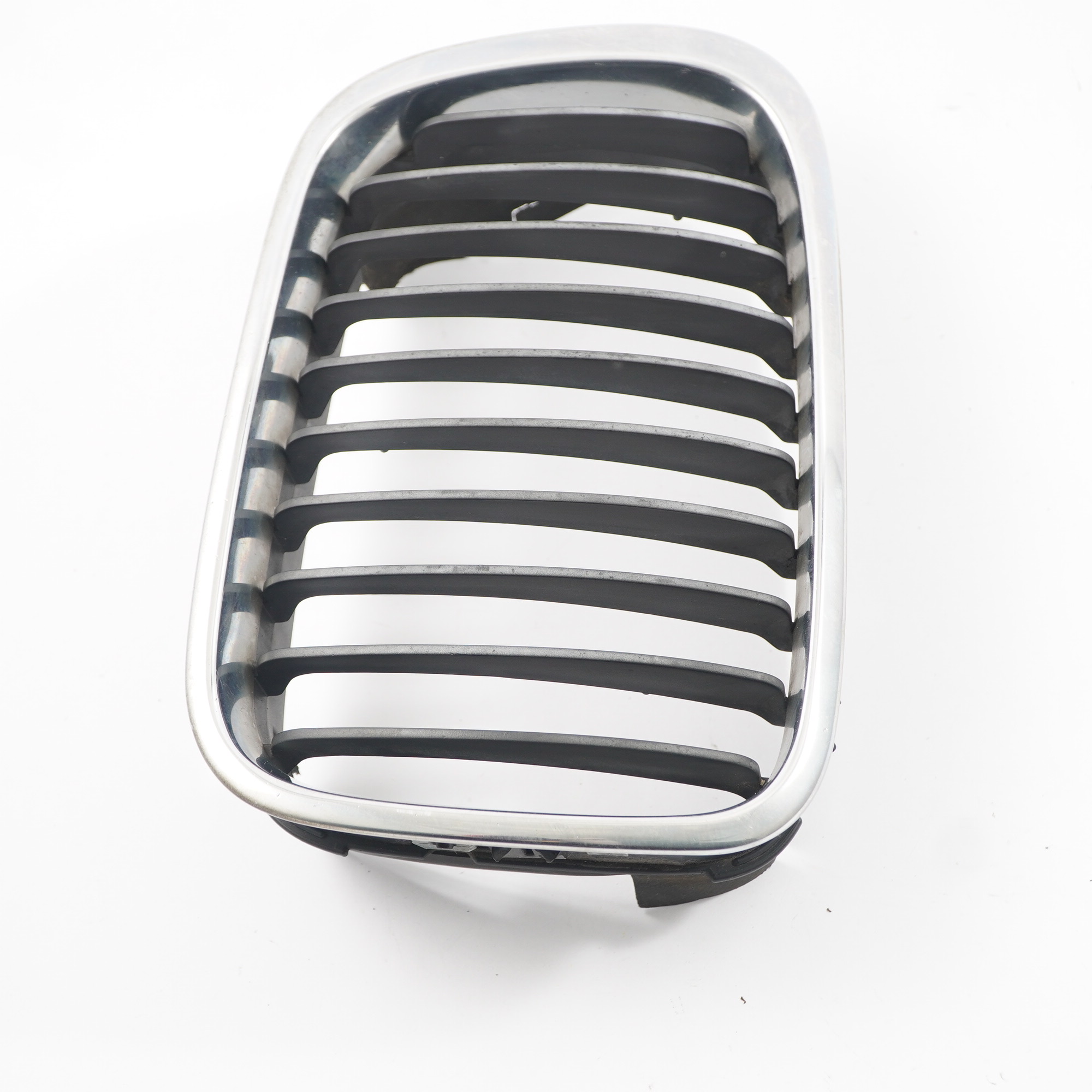 BMW 3 Series E46 Pare-chocs avant Grille centrale droite chromé 8208490