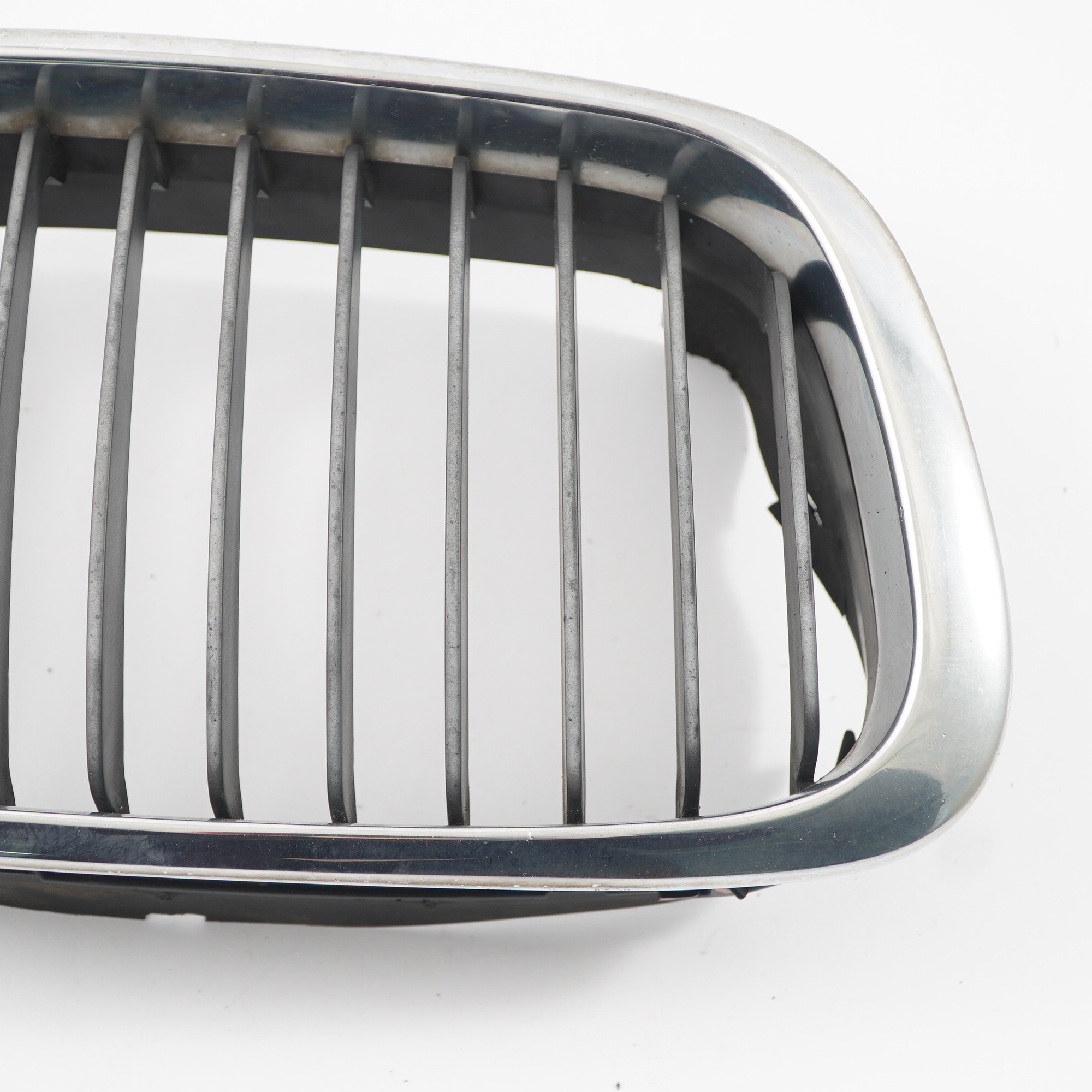 BMW 3 Series E46 Pare-chocs avant Grille centrale droite chromé 8208490