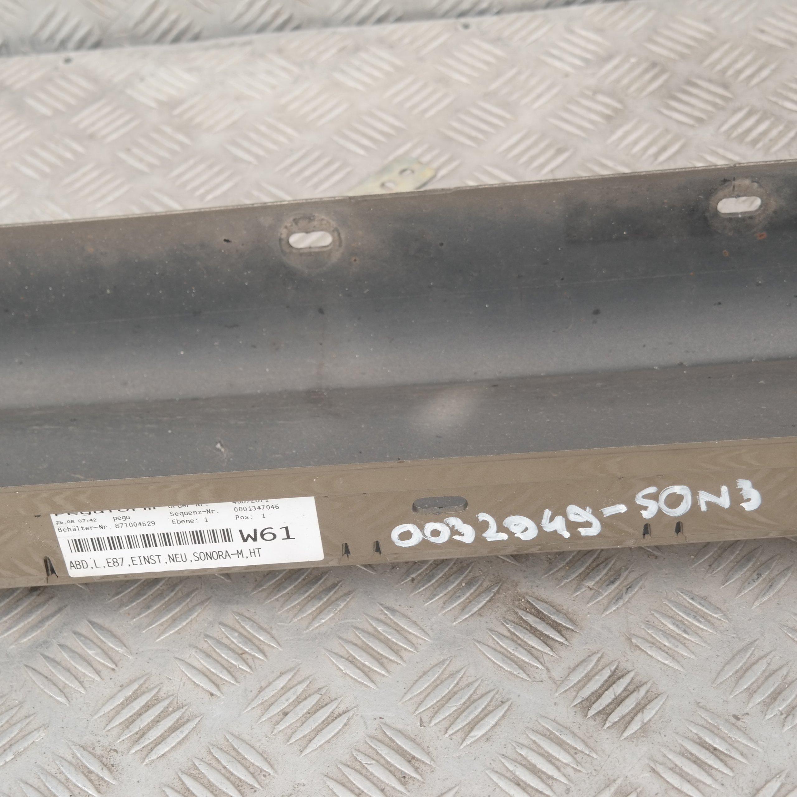 BMW 1 3 E87 Bas de Porte Couverture Seuil a Gauche Sonora Metallique A23